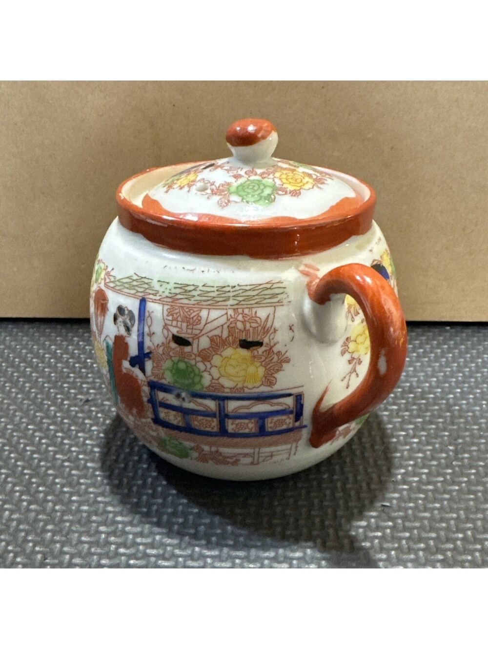 Vintage Small 1950s Japanese Tea Pot Geisha Hand-Painted Glazed Porcelain - Picture 2 of 9